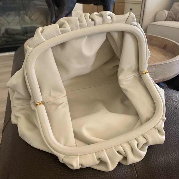 Bottega Veneta The Pouch Leather Clutch - Picture 11 of 16